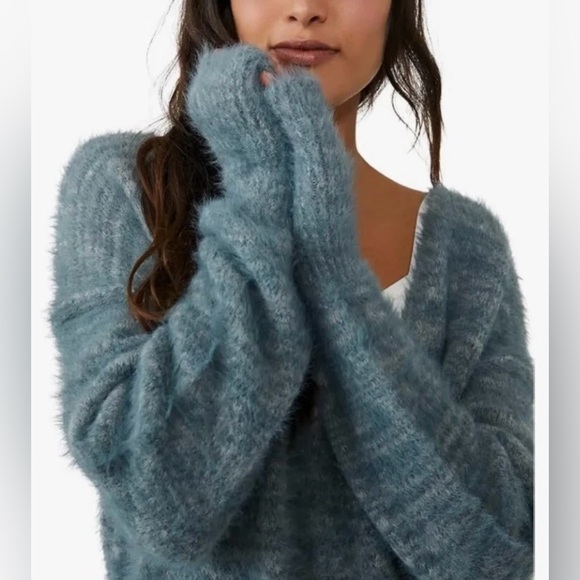 FREE PEOPLE Serendipity V Neck Fuzzy Sweater Size Small‎ - Picture 9 of 11